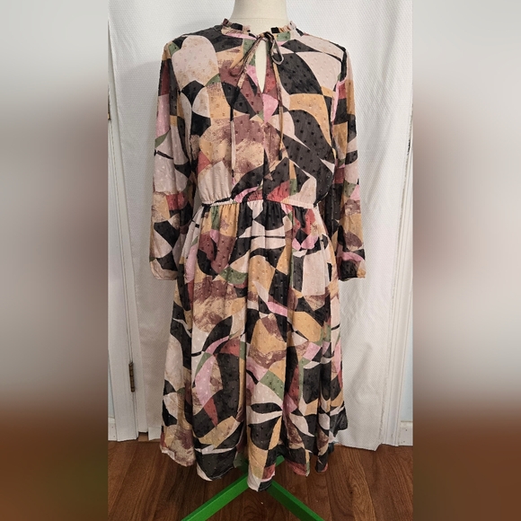 Abstract Patterned Midi Dress - Picture 1 of 5